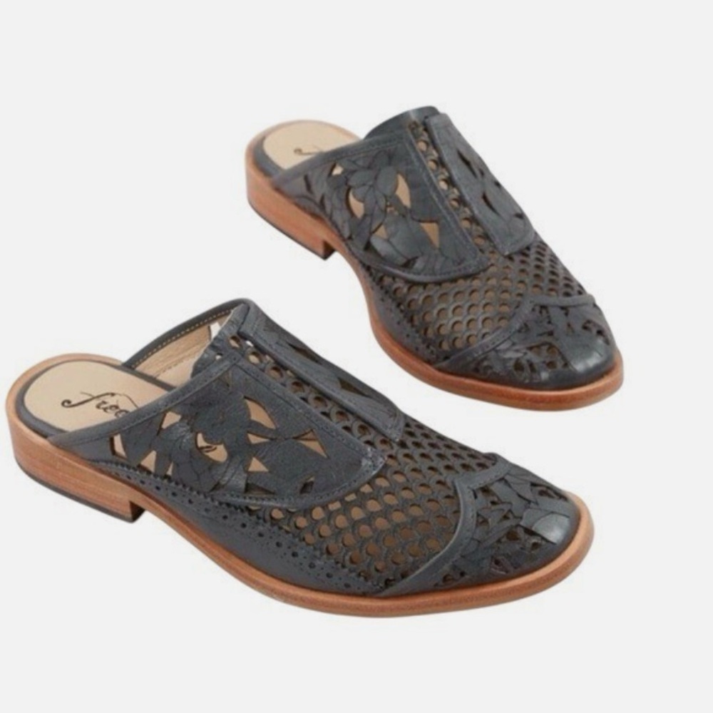 Free People Black Leather Laser-Cut Mule with Natural Wood Sole - Picture 2 of 8